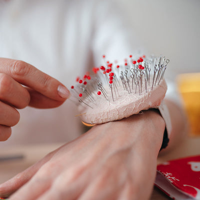 Harfington Wrist Pin Cushions Band Sewing Cushion Needle Holder Pincushion, Blue